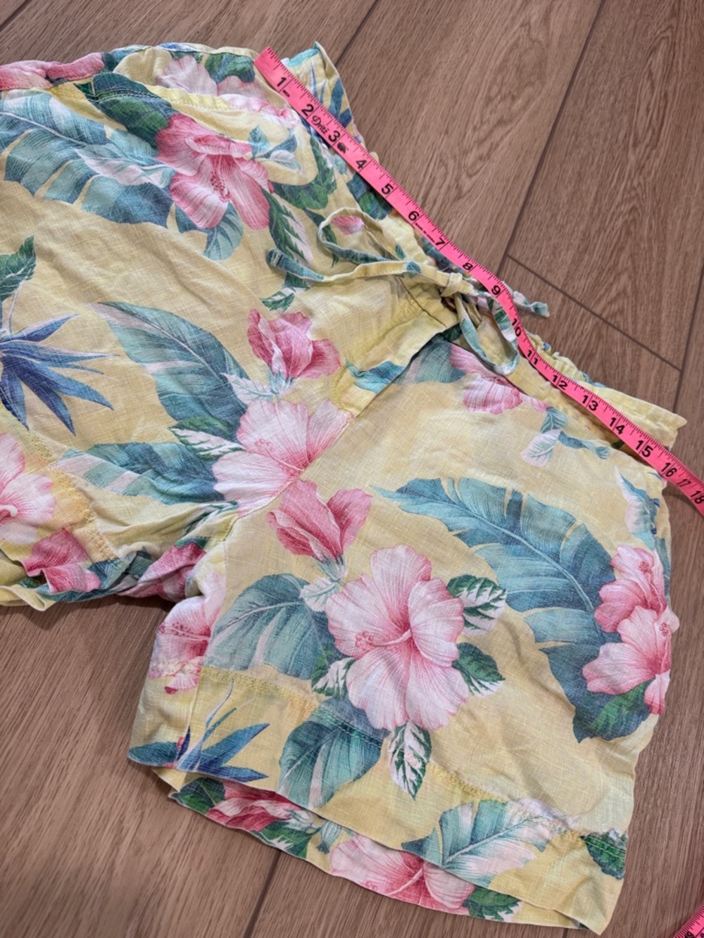 Tommy Bahama Linen Floral Cargo Shorts Sz M Butter Yellow Beachy Resortwear - Picture 6 of 10